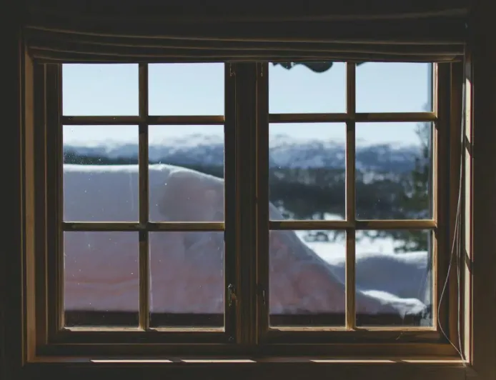 4 Tips Merawat Kusen Rumah Agar Tidak Cepat Lapuk dan Tahan Lama