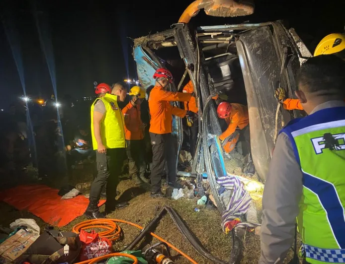 Kecelakaan Maut Bus Tabrak Pikap di Tol Pejagan, 1 Pemudik Tewas