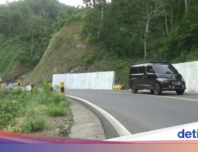 Pemudik di Lumajang Diminta Waspada Longsor di Jalur Lintas Selatan KM 54-60