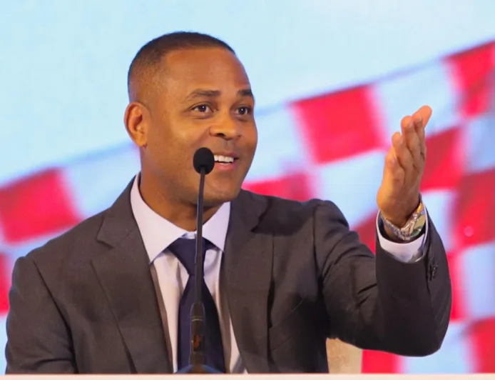 Patrick Kluivert, Pelatih Gagal Timnas Indonesia Kini Berpeluang Bawa Suriname ke Piala Dunia 2026