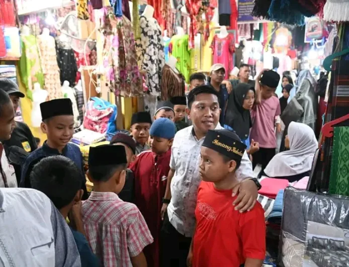 Wali Kota Sibolga Ajak Anak Yatim Belanja Lebaran untuk Perkuat Kepedulian Sosial Lokal