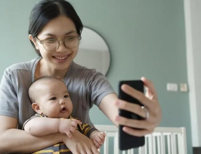 Selfie Menyusui di Media Sosial: Manfaat, Respons, dan Tips Aman untuk Ibu