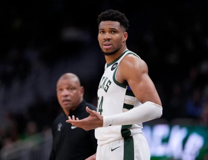 Giannis Absen Satu Pekan, Bucks Hadapi Tantangan 14 Gim Terakhir Musim Reguler