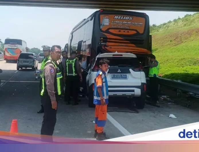 Kecelakaan Xpander Tabrak Bus di Tol Batang, 2 Pemudik Meninggal Dunia