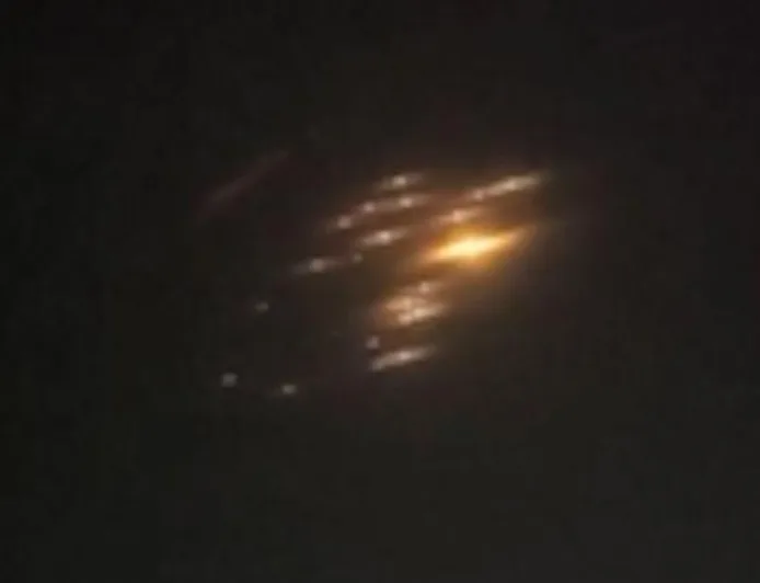 Iran Balas Kematian Larijani dengan Serangan Rudal Klaster ke Israel