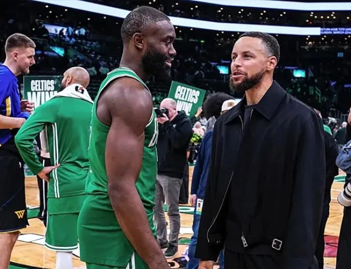 Steve Kerr Tegaskan Stephen Curry Tetap Bermain Meski Cedera