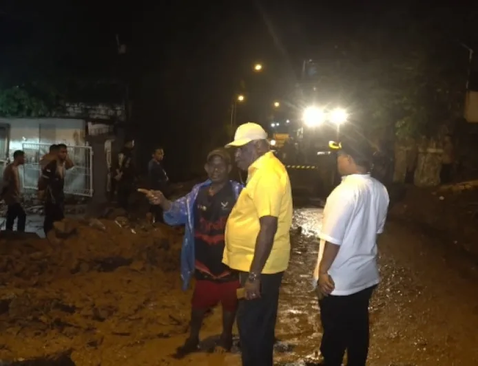Hujan Deras Picu Longsor di Jayapura, Akses Jalan Utara Sempat Tertutup