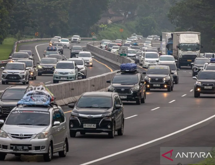Polri Evaluasi One Way Nasional dan KPK Fasilitasi Salat Idul Fitri Tahanan Korupsi