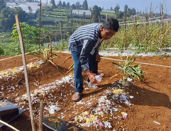 9 Makam Tanpa Nama Korban Longsor Pasirlangu Sepi Peziarah Saat Lebaran
