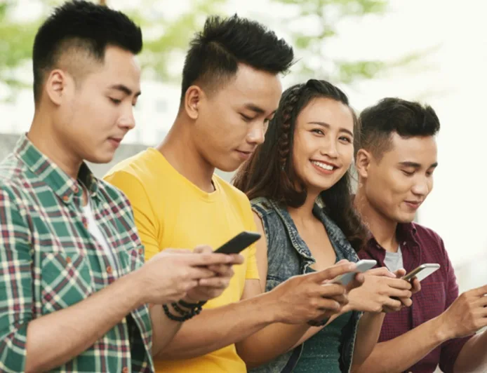 Hindari Larangan Total Media Sosial pada Remaja, Psikolog Kenalkan Metode KREASI