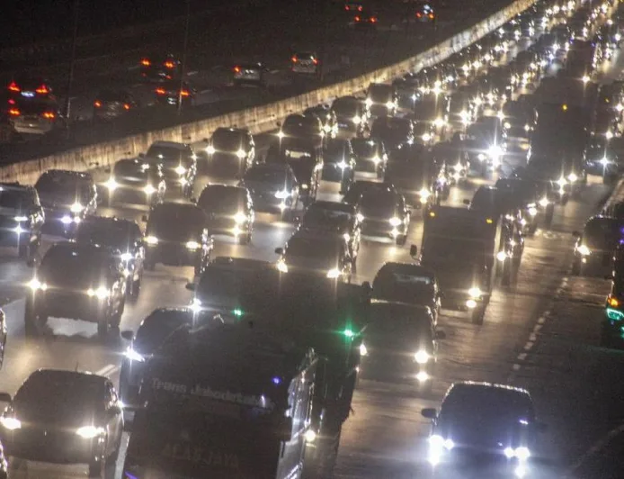 Kemacetan Parah Tol Jagorawi Arah Jakarta Akibat Banjir di KM 12