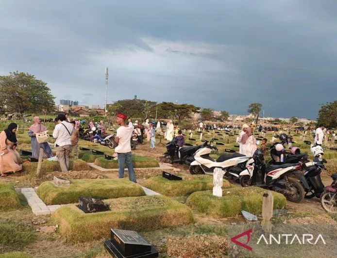 Berita DKI Jakarta Kemarin: Banjir Hingga Ziarah TPU Saat Idul Fitri