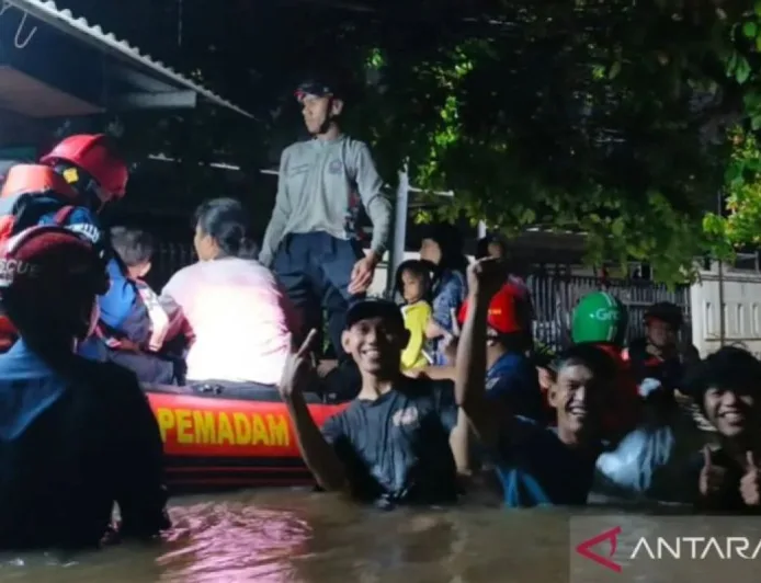 Banjir Melanda 9 RW di Ciracas Akibat Meluapnya Kali Cipinang