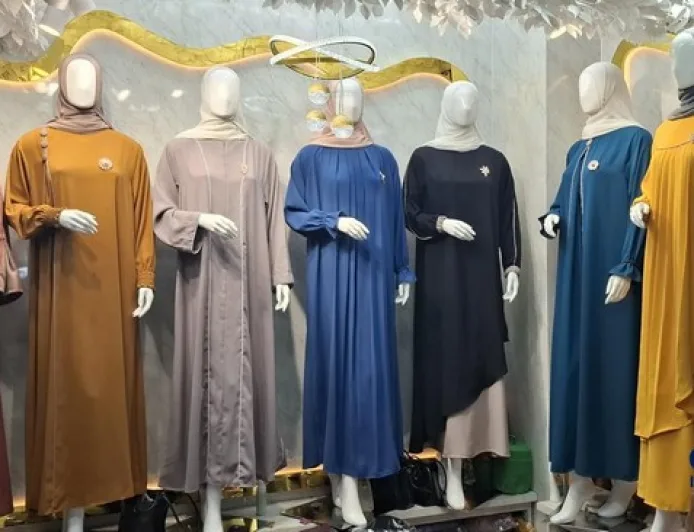 Kenapa Orang Indonesia Suka Baju Seragam Saat Lebaran? Ini Asal Usul dan Perkembangannya