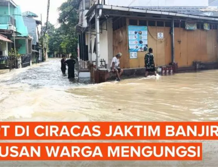 Banjir Ciracas Jakarta Timur Rendam 46 RT, 696 Warga Terpaksa Mengungsi