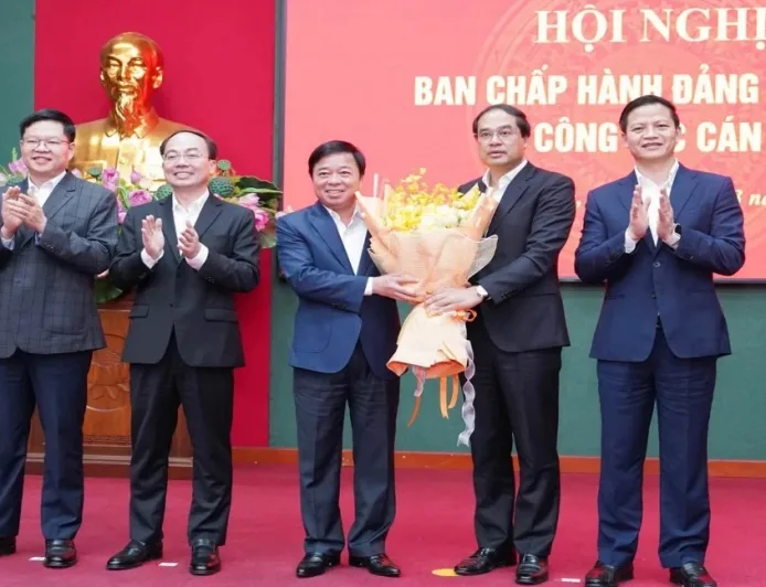 Komite Tetap Partai Provinsi Bahas Pembangunan Sosial-Ekonomi dan Pekerjaan Partai 2026