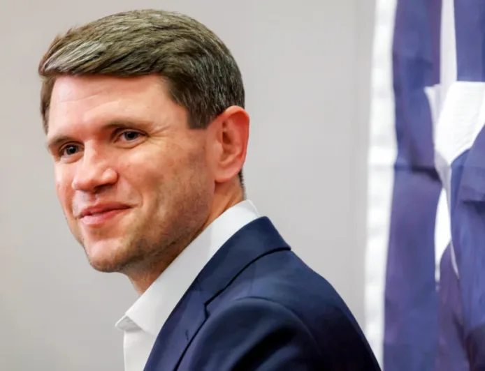 Iklan Politik Berbasis AI Muncul, Memicu Kekhawatiran Besar Menjelang Pemilu 2026