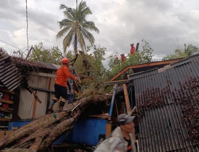 BNPB Laporkan Bencana Hidrometeorologi Melanda Jawa dan Maluku Saat Lebaran