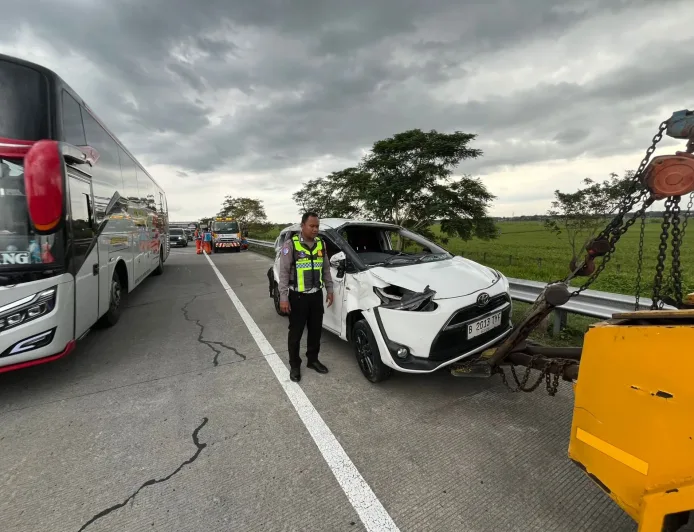Tabrakan Mobil di Tol Solo–Ngawi Karanganyar: 1 Tewas, 2 Luka Parah