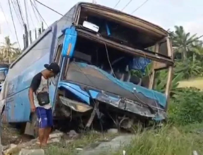Kecelakaan Bus Pariwisata di Jalinsum Batubara: Tabrak Pagar Jembatan dan Terguling