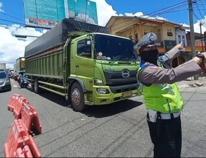 Polisi Imbau Warga Hindari Jalur Alternatif Rawan Longsor di Sumbar Saat Lebaran