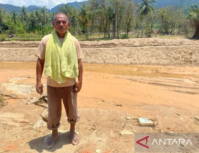 Perjuangan Ayah di Pasar Tukka Menyediakan Tempat Berteduh Pasca Banjir Bandang