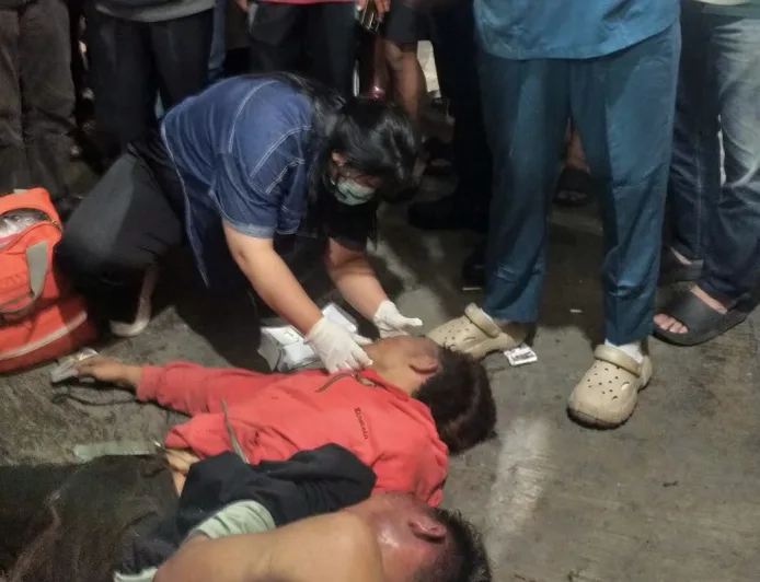 Dua Maling Motor di Ngagel Rejo Surabaya Babak Belur Dihajar Massa