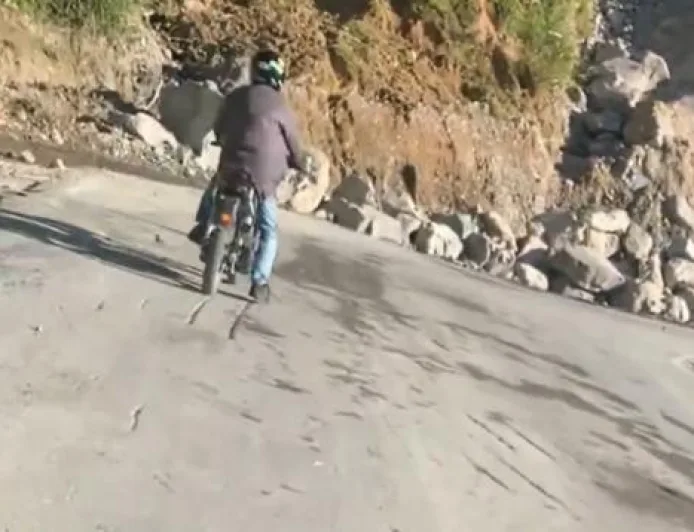 Longsor Tebing Malalak Tutup Jalur Alternatif Padang-Bukittinggi, Pemudik Dilarang Lewat