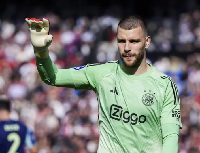 Maarten Paes Fokus Perkuat Timnas Indonesia Usai Tampil Gemilang di Ajax Amsterdam