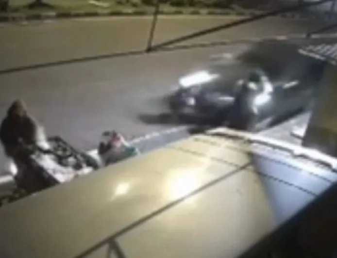 Kecelakaan Arus Balik Sidoarjo: Mobil Tabrak Pedagang Sayur dan Warga, 2 Tewas