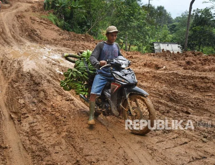 Hujan Deras Sebabkan 25 Titik Longsor di 11 Desa Majalengka dalam Semalam