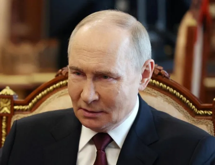 Putin Izinkan Perusahaan Swasta Gunakan Senapan Serbu Lindungi Fasilitas Energi