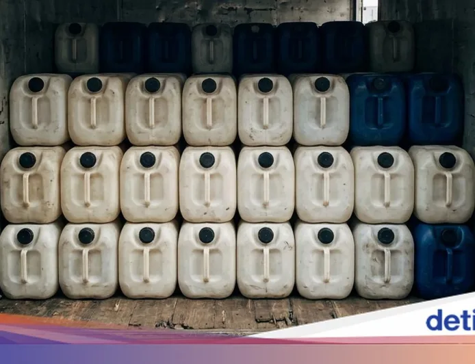 Polisi Gagalkan Peredaran 1.500 Liter Tuak di Bandung, Dua Pelaku Ditangkap
