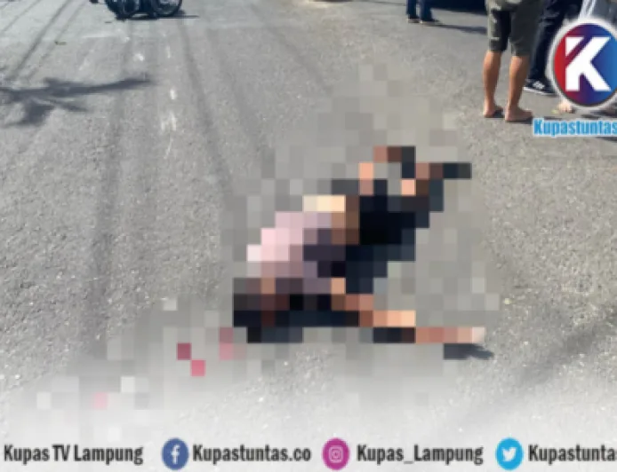 Kecelakaan Pasar Liwa Lampung Barat: Pengendara Motor Tergeletak Bersimbah Darah