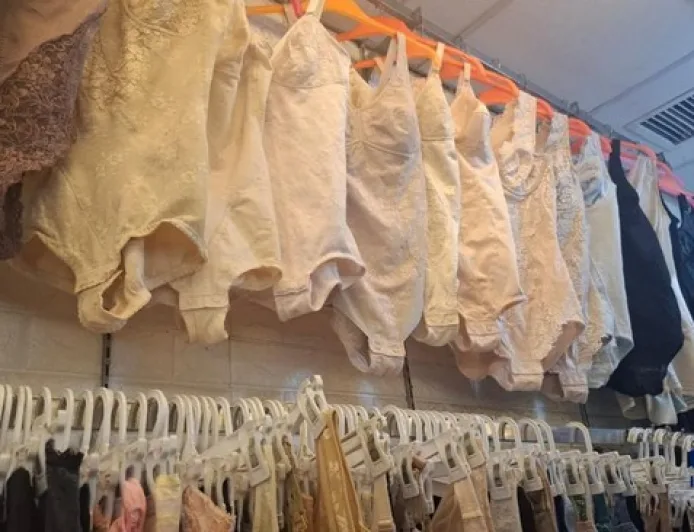 Baju Daleman Bekas Pasar Senen: Dicuci Dulu atau Langsung Dijual? Ini Faktanya