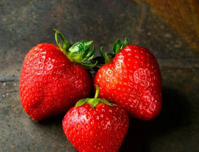 Sayuran & Buah dengan Pestisida Tertinggi: Dampak Kesehatan yang Wajib Diketahui