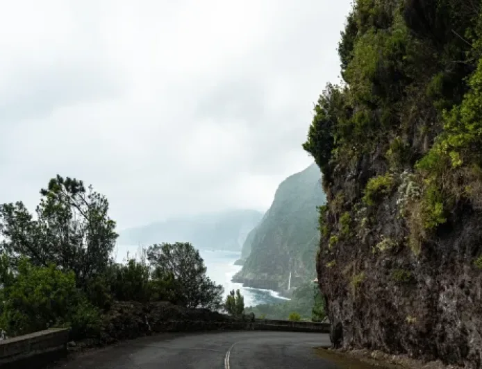 Siaga Melintasi Jalur Perbukitan di Musim Pancaroba: Hindari Risiko Longsor