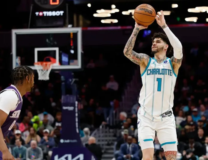 Hornets Cetak 26 Tripoin, Hancurkan Kings dengan Skor 134-90