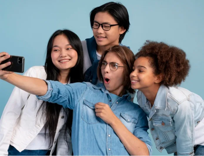 Mengapa Generasi Alpha Tak Bisa Lepas dari Media Sosial? Ini Penjelasannya