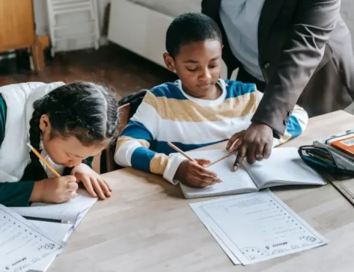 Pengawasan Media Sosial Anak di Sekolah Perlu Diperkuat, Ini Alasannya