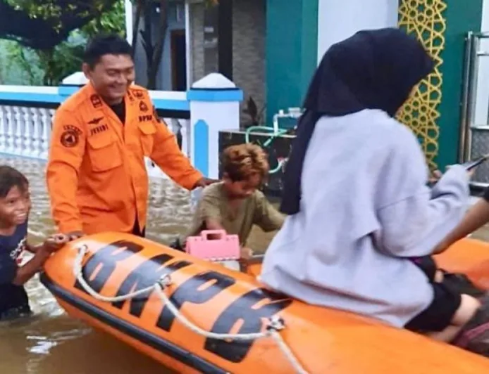 Pemkab Batang Gerak Cepat Evakuasi Warga Terdampak Banjir di 6 Desa
