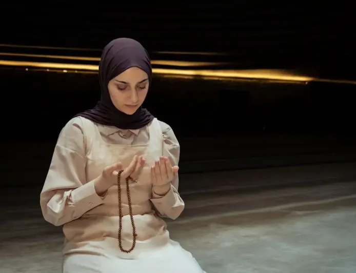 Doa Fidyah Orang Meninggal: Bacaan Lengkap Arab, Latin, dan Artinya