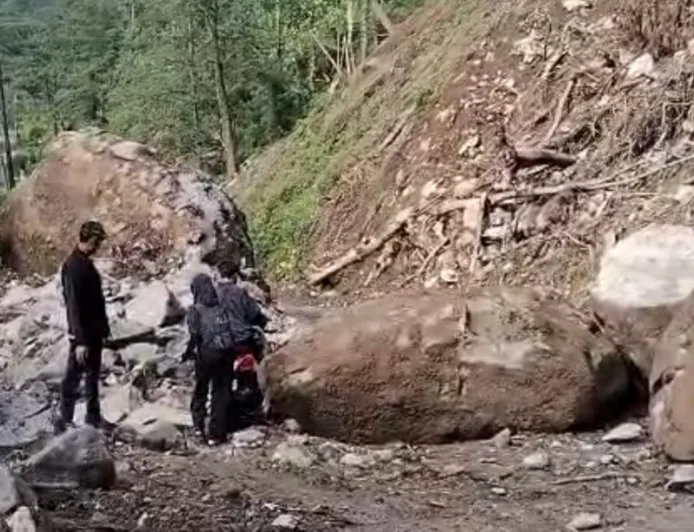 Longsor Jepara Tutup Total Akses Jalan ke Desa Tempur, Ini Dampaknya