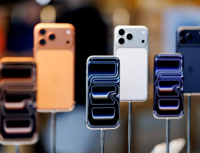 Apple Berikan Bonus Langka untuk Desainer iPhone Lawan Poaching OpenAI