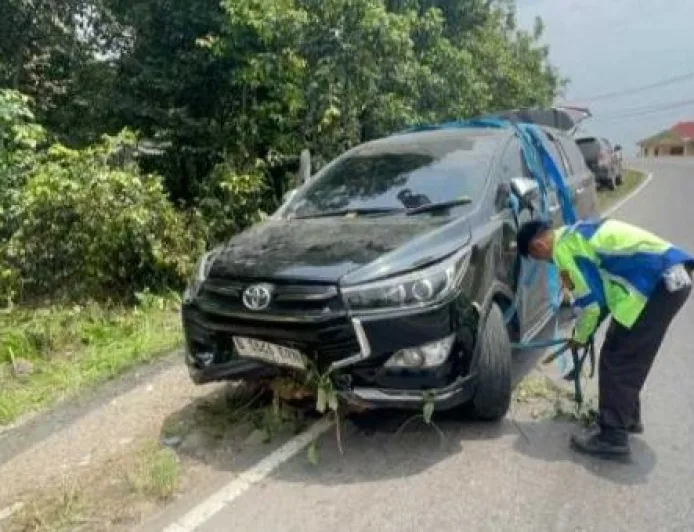 Polsek Merlung dan Satlantas Tanjab Barat Sigap Tangani Kecelakaan Tunggal di Jalintim