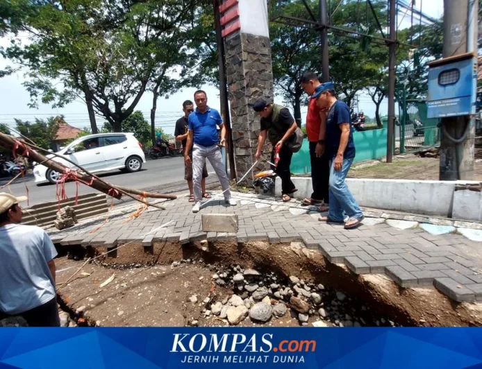 Pemkab Pasuruan Perbaiki Jalan Rusak Akibat Banjir dengan Dana Tak Terduga