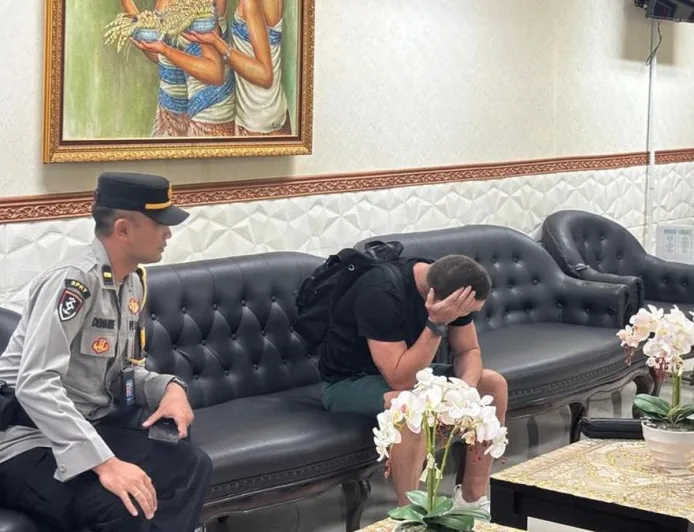 WN Inggris Bos Kriminal Buronan Interpol Ditangkap di Bandara Ngurah Rai Bali