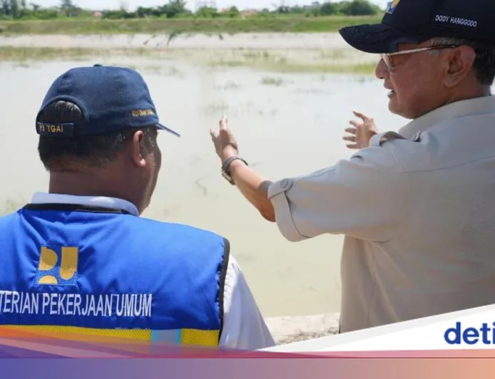 Menteri PU Tinjau Langsung Banjir Brebes dan Instruksikan Penanganan Sedimentasi