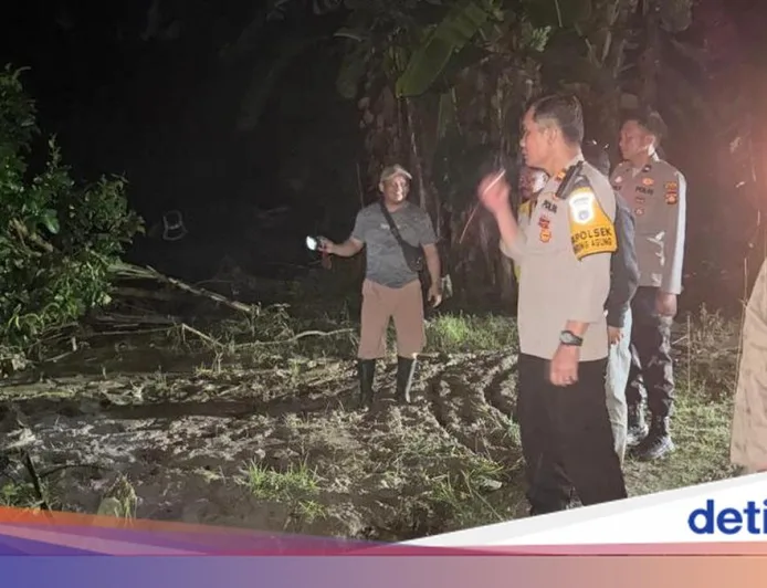 Banjir dan Longsor Melanda OKU Selatan: Polisi Evakuasi 32 KK dan Dirikan Dapur Umum