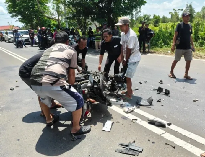 Kecelakaan Tragis di Kapuas: Dua Nyawa Melayang dalam Tabrakan Motor